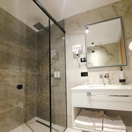 Sibb Hotel *