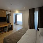 Sibb * تيرانا